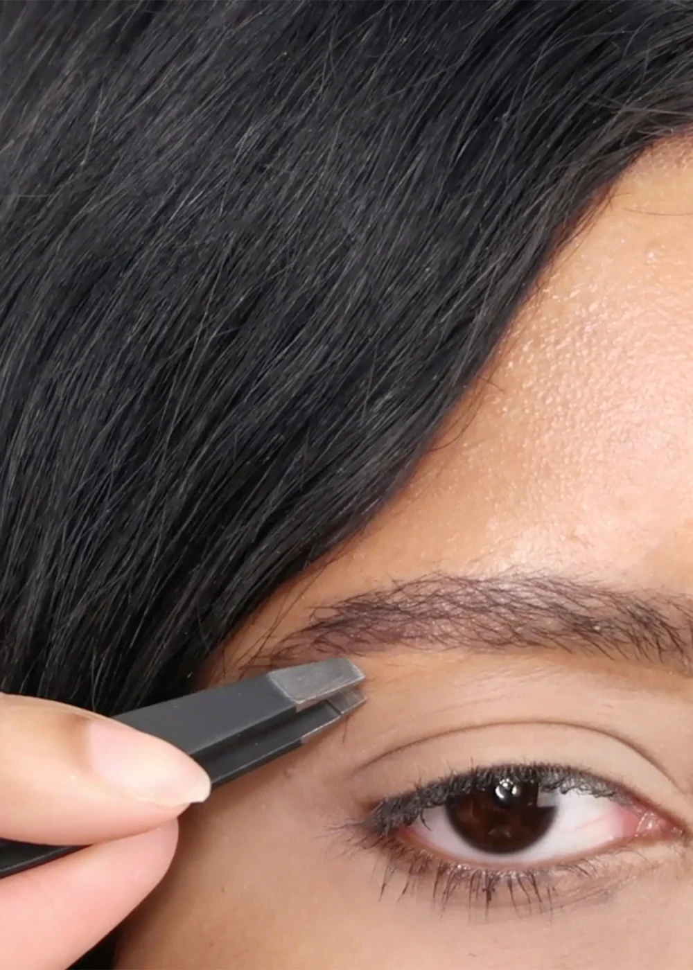 AOA Precision Slant Tweezer - Black - Image 3