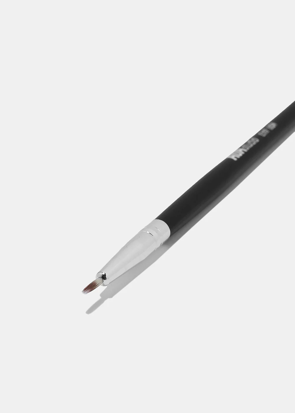 E117: Small Eyeliner Brush - Image 3